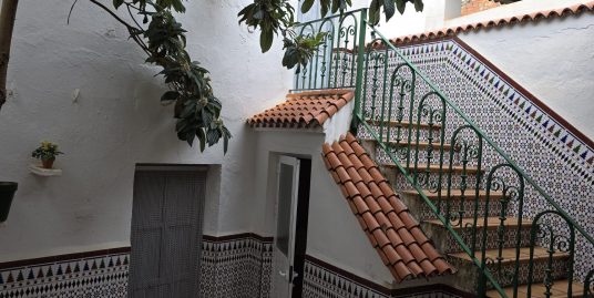 GRAN CASA DE PUEBLO EN LA PUERTA DE SEGURA